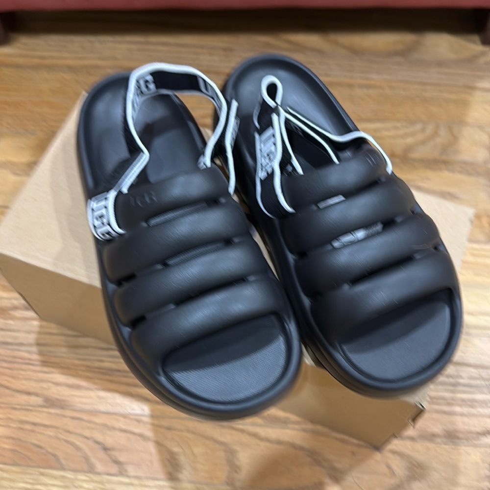 NWT Ugg W Sport Yeah Black Size 9